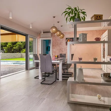 In With Jacuzzi Medolino