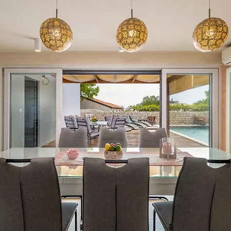 In With Jacuzzi Medolino