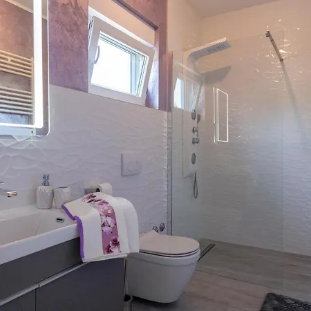 In With Jacuzzi Casa vacanze