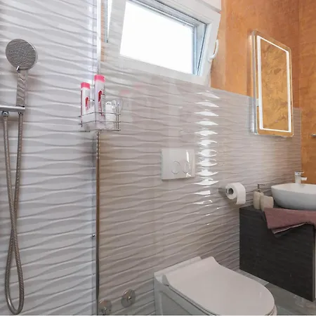 Casa vacanze In With Jacuzzi Medolino