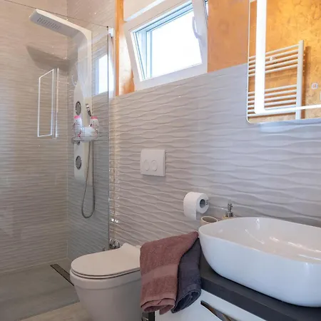 In With Jacuzzi Medolino