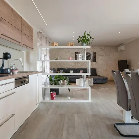 In With Jacuzzi Casa vacanze *