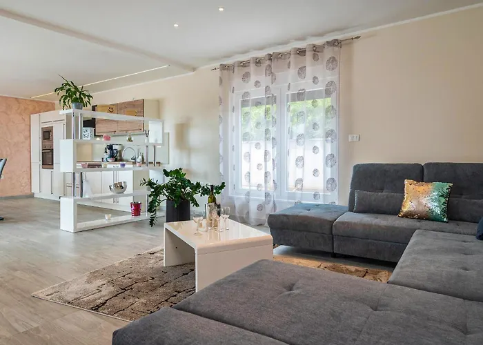 In With Jacuzzi 펜션 메덜린