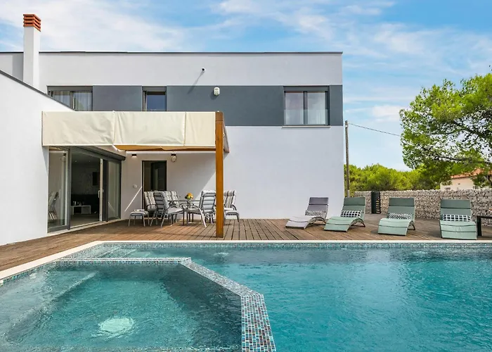 In With Jacuzzi 펜션 메덜린