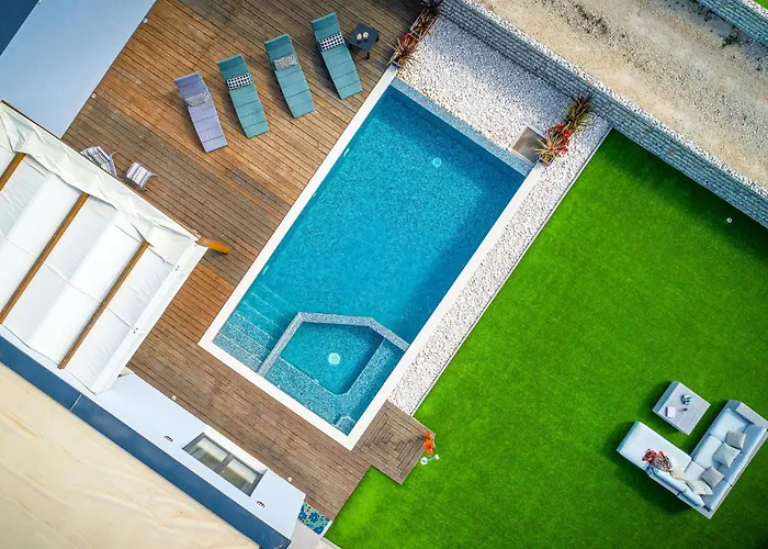 In With Jacuzzi 펜션