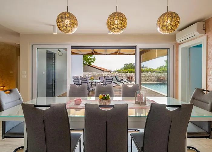 In With Jacuzzi Μεντουλίν