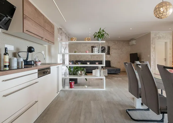 In With Jacuzzi 펜션 *