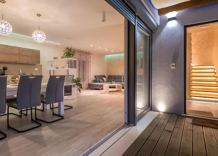 In With Jacuzzi 펜션 *