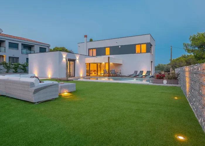 In With Jacuzzi 펜션 메덜린