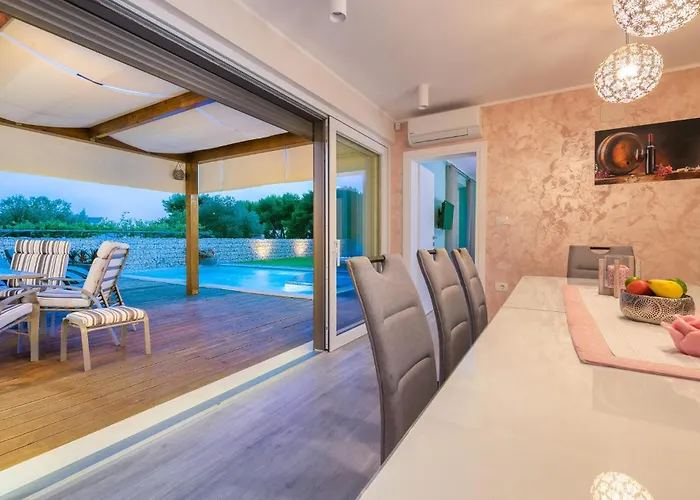 In With Jacuzzi Medulin