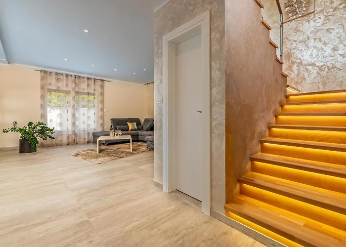 In With Jacuzzi 펜션 *