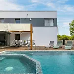 In With Jacuzzi Casa vacanze Medolino