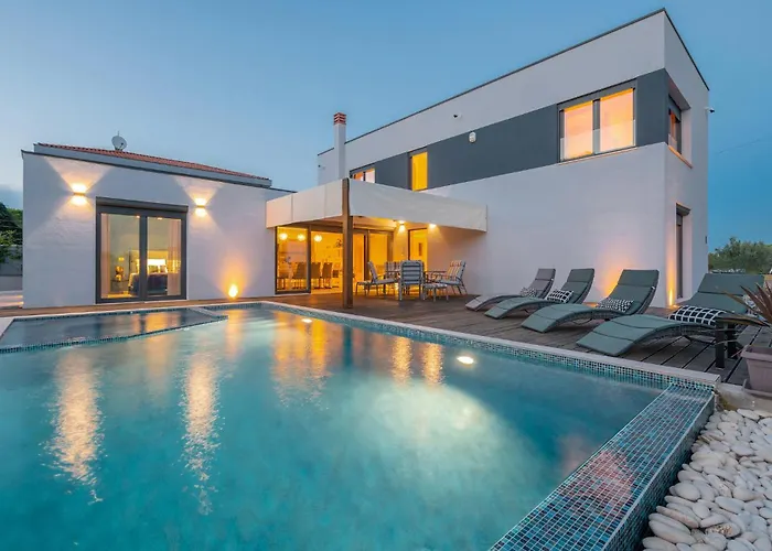 In With Jacuzzi Tatil Evi